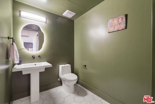 1345 Havenhurst Drive 4, West Hollywood, CA 90046