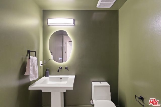 1345 Havenhurst Drive 4, West Hollywood, CA 90046