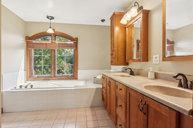 44W552 Volkening Circle, Hampshire, IL 60140