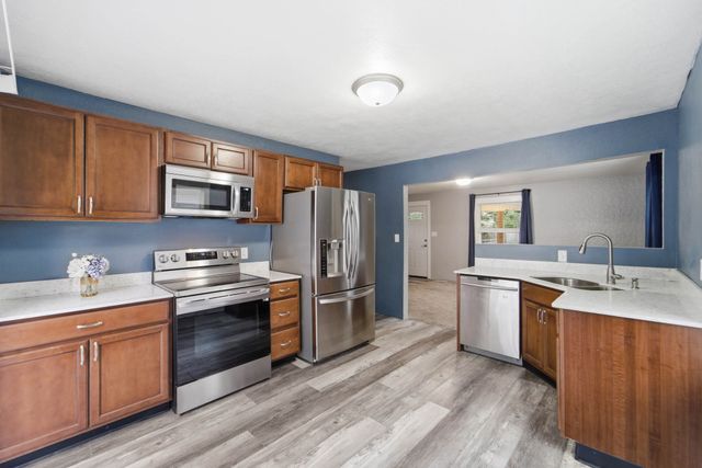 2432 Des Moines Street, Des Moines, IA 50317