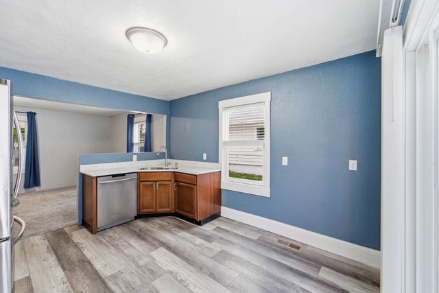 2432 Des Moines Street, Des Moines, IA 50317