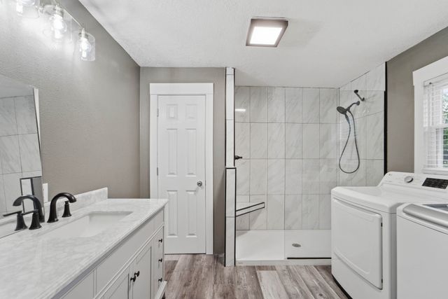 2432 Des Moines Street, Des Moines, IA 50317