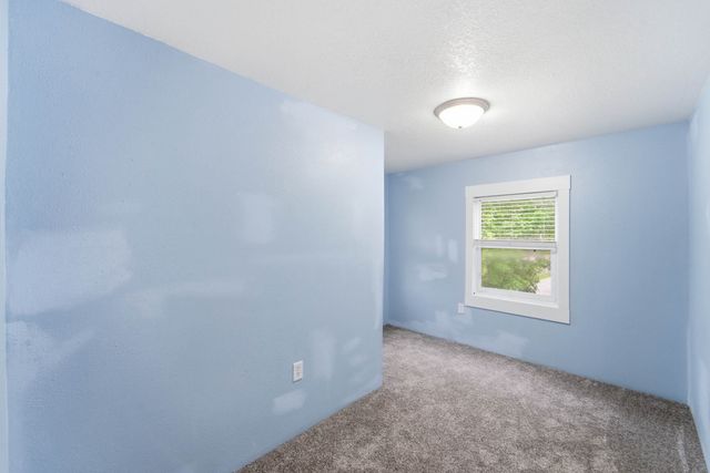 2432 Des Moines Street, Des Moines, IA 50317