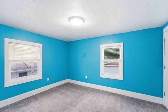 2432 Des Moines Street, Des Moines, IA 50317