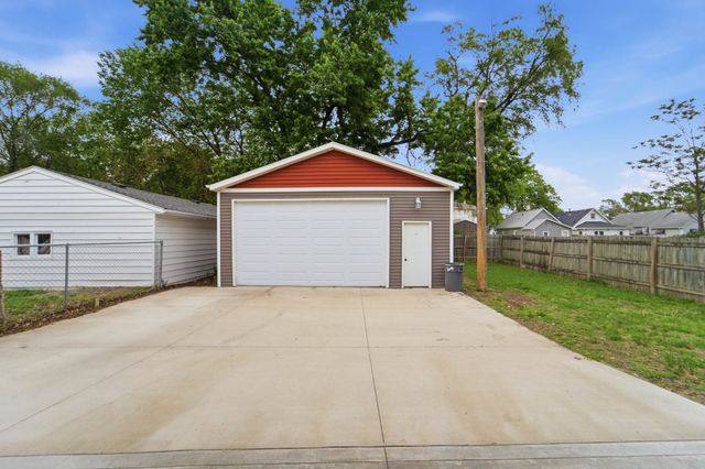 2432 Des Moines Street, Des Moines, IA 50317