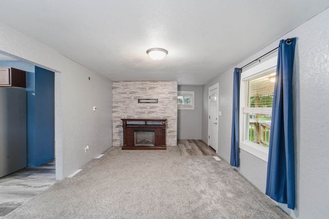 2432 Des Moines Street, Des Moines, IA 50317