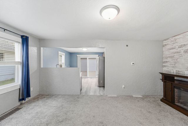 2432 Des Moines Street, Des Moines, IA 50317