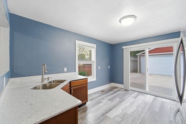 2432 Des Moines Street, Des Moines, IA 50317