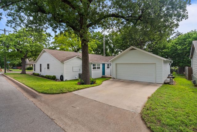 119 W Akard Street, Weatherford, TX 76086