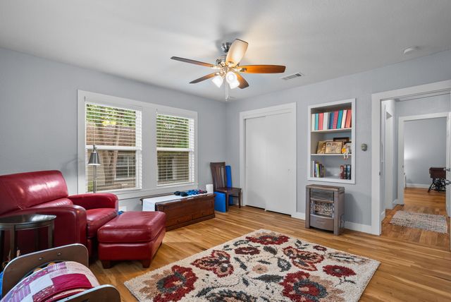 119 W Akard Street, Weatherford, TX 76086