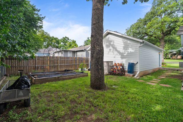 119 W Akard Street, Weatherford, TX 76086