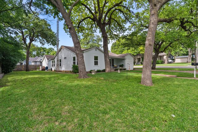 119 W Akard Street, Weatherford, TX 76086