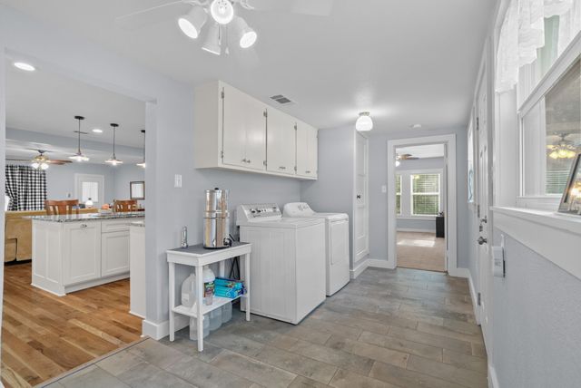 119 W Akard Street, Weatherford, TX 76086