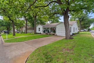 119 W Akard Street, Weatherford, TX 76086