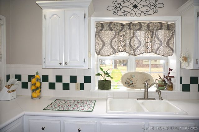 906 N 14 Street, Henryetta, OK 74437