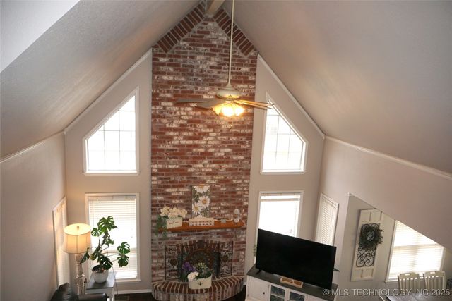 906 N 14 Street, Henryetta, OK 74437