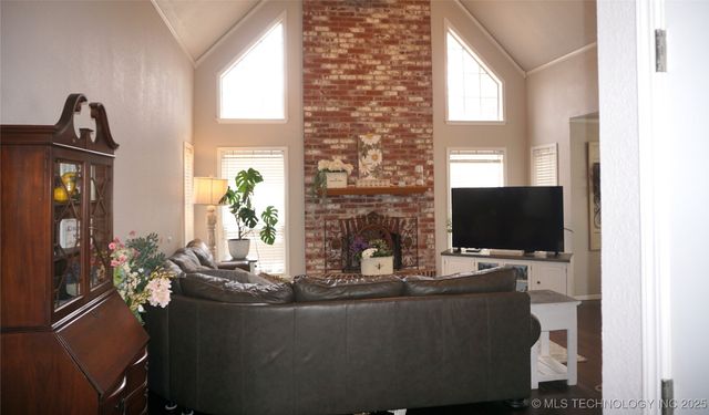 906 N 14 Street, Henryetta, OK 74437