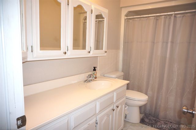 906 N 14 Street, Henryetta, OK 74437