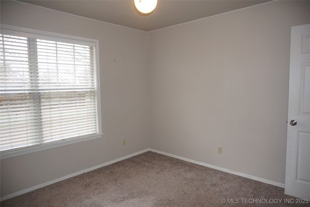 906 N 14 Street, Henryetta, OK 74437