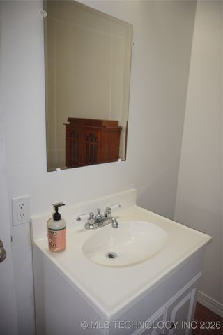 906 N 14 Street, Henryetta, OK 74437