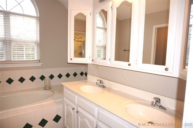 906 N 14 Street, Henryetta, OK 74437