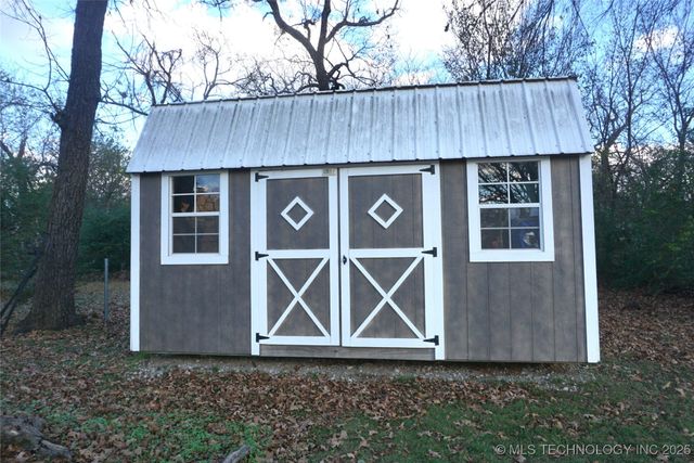 906 N 14 Street, Henryetta, OK 74437