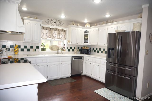 906 N 14 Street, Henryetta, OK 74437