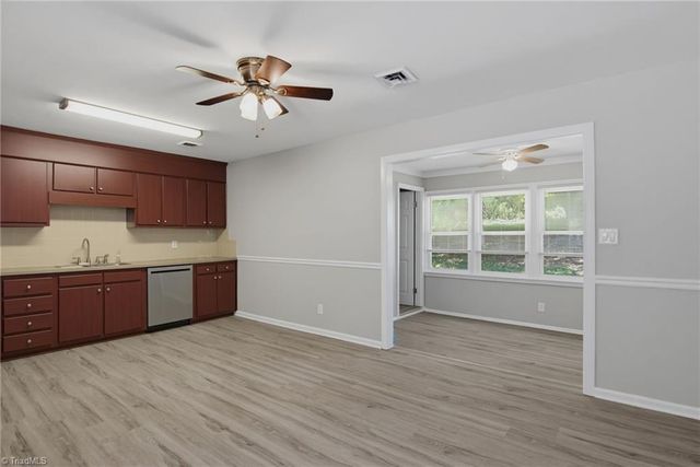 905 Camden Court, Winston-salem, NC 27103