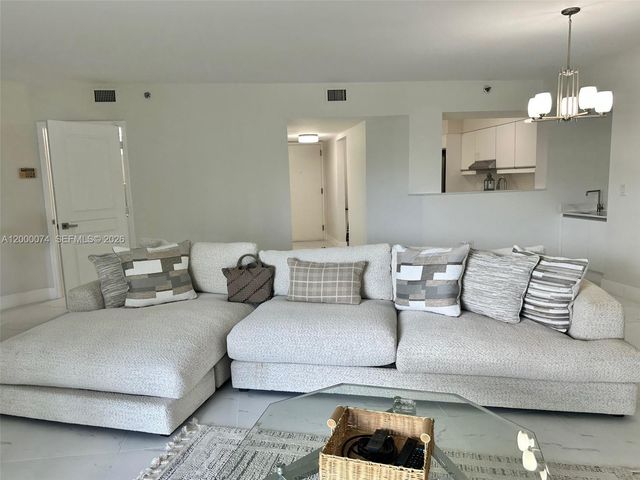 8925 Collins Ave 2J, Surfside, FL 33154