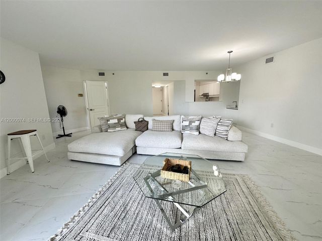 8925 Collins Ave 2J, Surfside, FL 33154