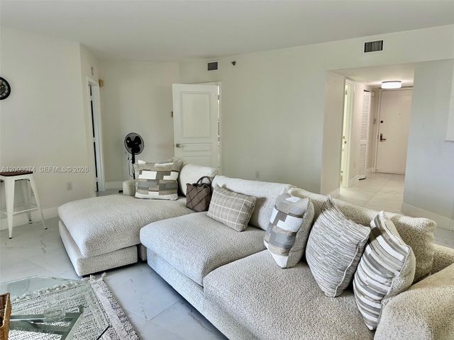 8925 Collins Ave 2J, Surfside, FL 33154