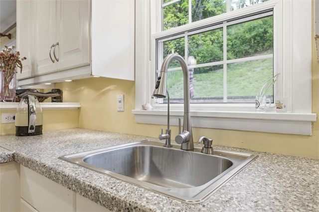 102 Evandale Dr, Green Tree, PA 15220