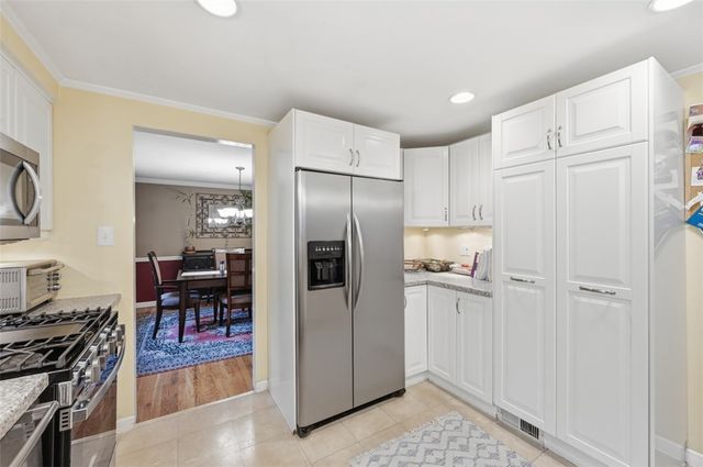 102 Evandale Dr, Green Tree, PA 15220