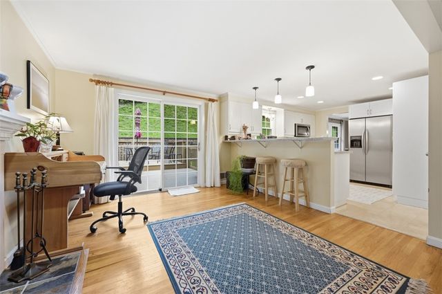 102 Evandale Dr, Green Tree, PA 15220