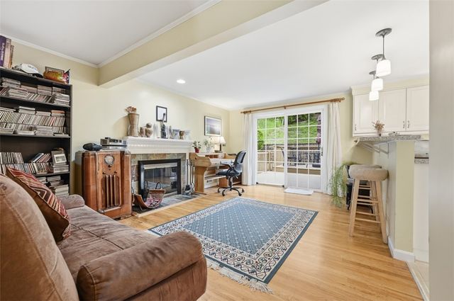 102 Evandale Dr, Green Tree, PA 15220