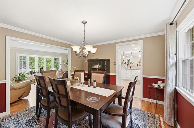 102 Evandale Dr, Green Tree, PA 15220