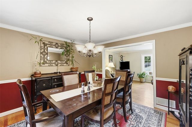 102 Evandale Dr, Green Tree, PA 15220