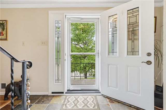 102 Evandale Dr, Green Tree, PA 15220