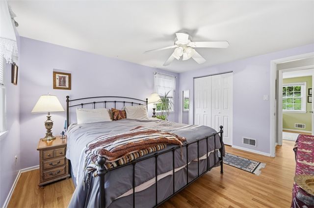 102 Evandale Dr, Green Tree, PA 15220