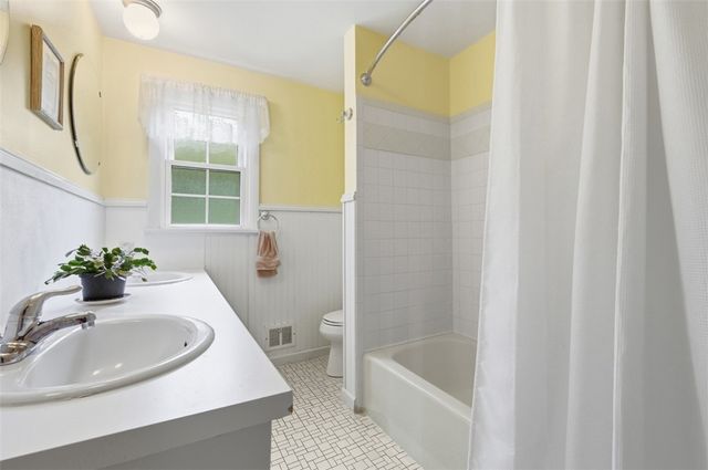 102 Evandale Dr, Green Tree, PA 15220