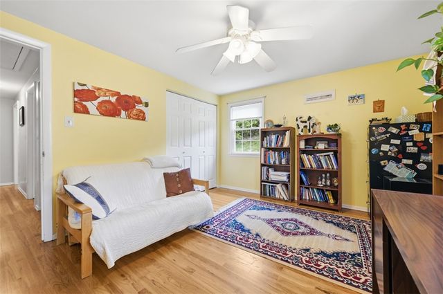 102 Evandale Dr, Green Tree, PA 15220