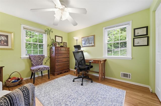 102 Evandale Dr, Green Tree, PA 15220