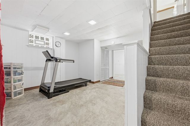 102 Evandale Dr, Green Tree, PA 15220