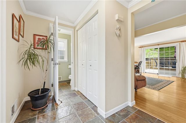 102 Evandale Dr, Green Tree, PA 15220