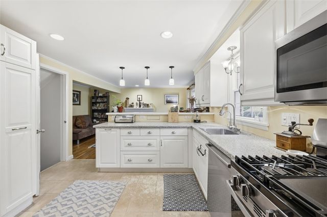 102 Evandale Dr, Green Tree, PA 15220