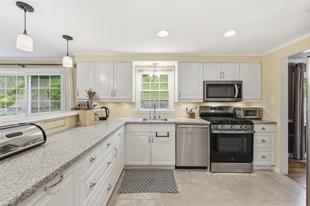 102 Evandale Dr, Green Tree, PA 15220