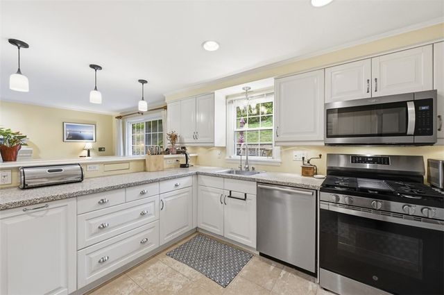 102 Evandale Dr, Green Tree, PA 15220
