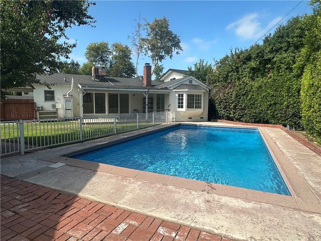 12811 Cumpston, Valley Village, CA 91607
