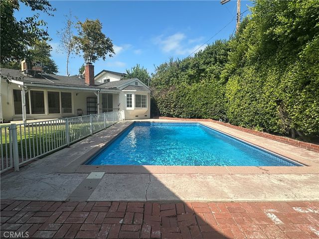 12811 Cumpston, Valley Village, CA 91607