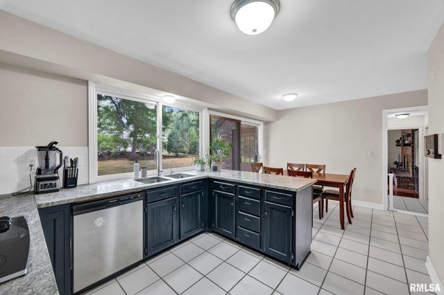 131 E MORNINGSIDE Drive, Peoria, IL 61614